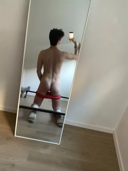 (19) moving apartments and thinking about how badly I wanna get destroyed in my new room 😈