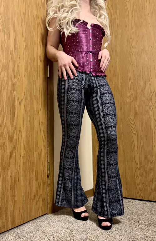 2023 goal is to wear this outfit outside of my bedroom somewhere 😂💖