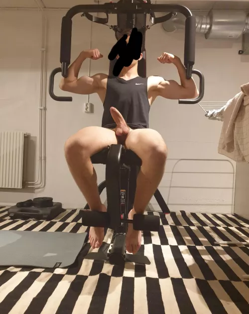 23 Australian. Need someone horny and Submissive @ronni8987