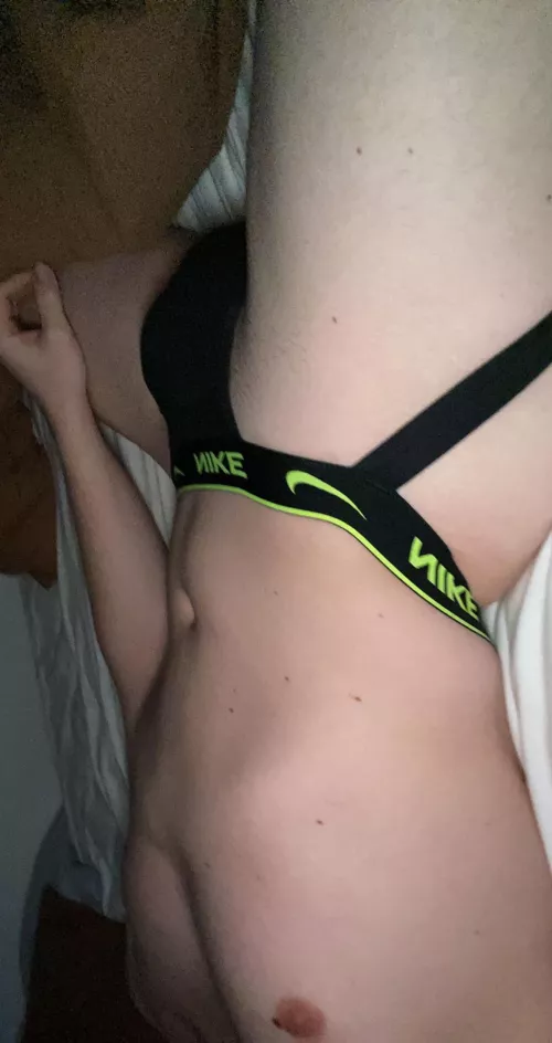 23 horny in bed hmu to jo @ andiy8668