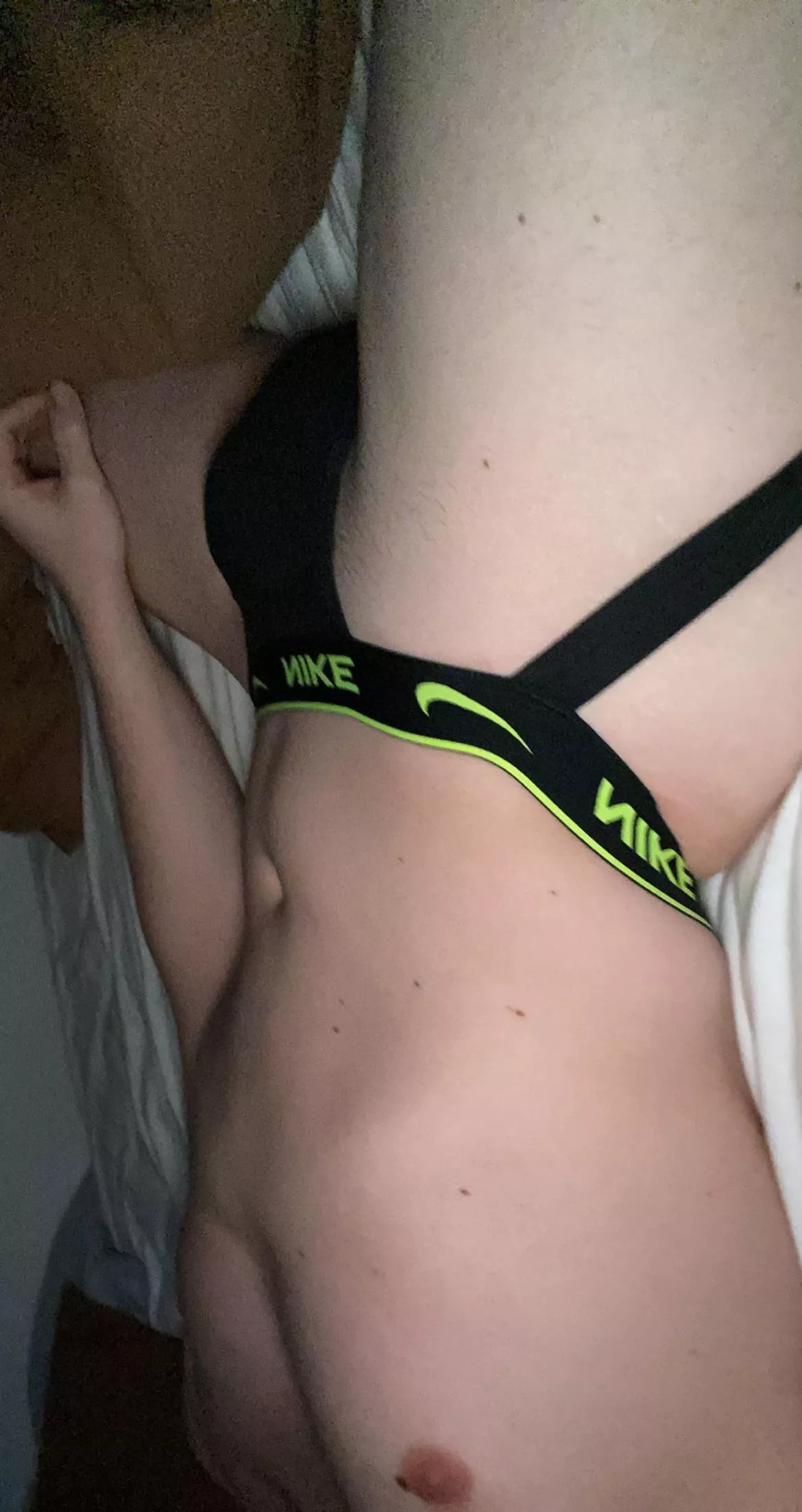 23 horny in bed hmu to jo @ andiy8668