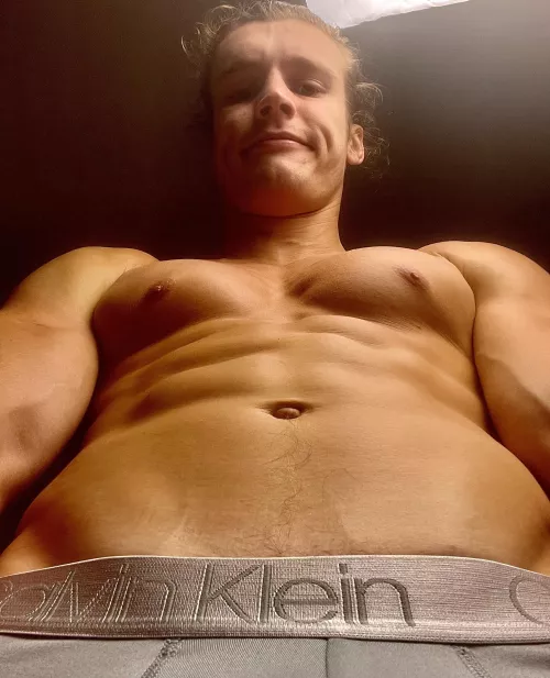 [27] bro boobies are the best