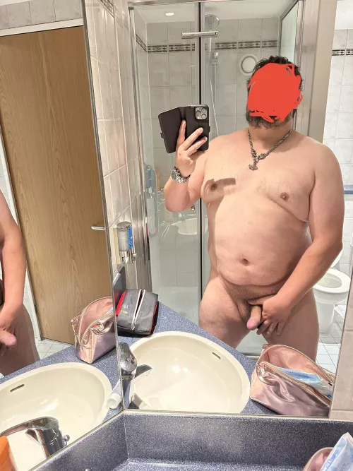 33 M, chubby, average cock but by fuck do I have power and stamina to pound it in with haha