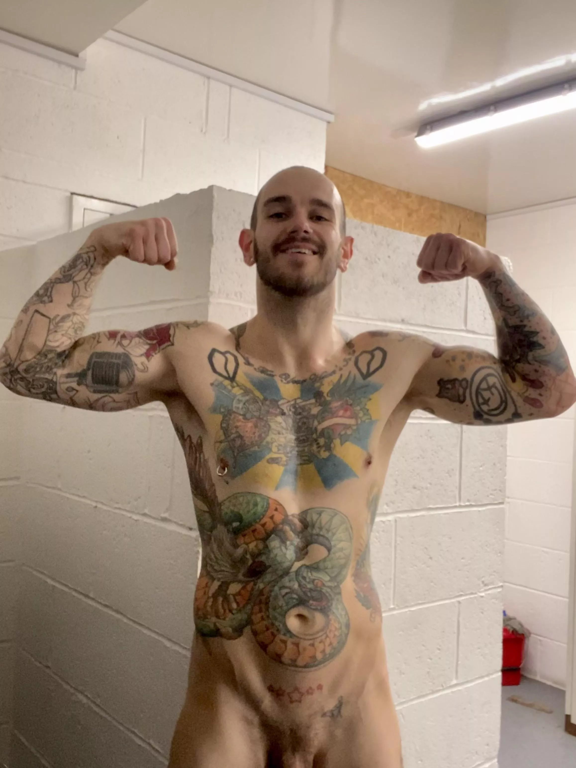 After shower flex 💪🏼