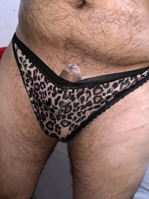 Always get a little excited when I wear this print🤤