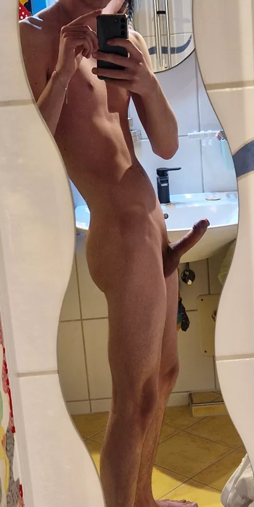 anybody got a better mirror at home where we can take nice pics?😌