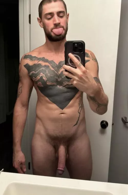 Anyone happen to know his Name please? Either being catfished on Grindr or passing up a beautiful cock.