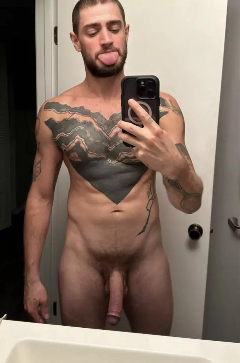 Anyone happen to know his Name please? Either being catfished on Grindr or passing up a beautiful cock.