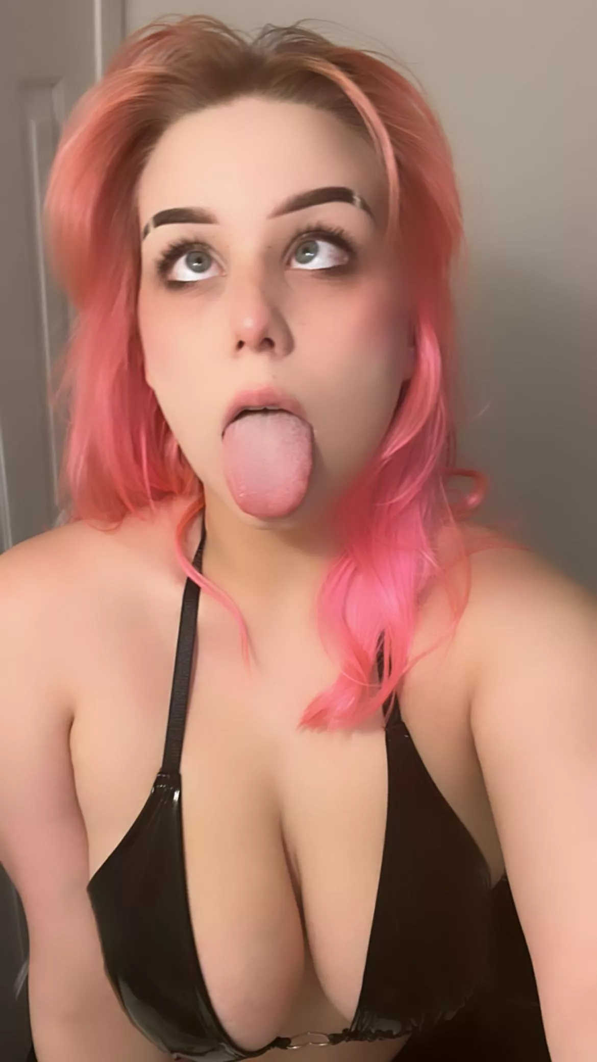 Anyone like face fucking pink haired girls?