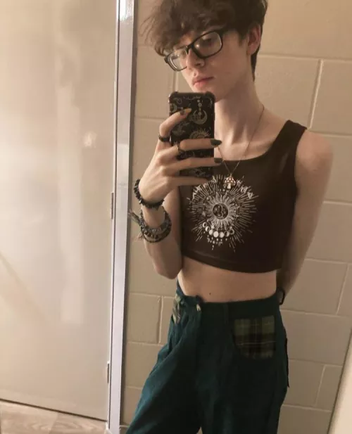 Are croptops cute or overrated?