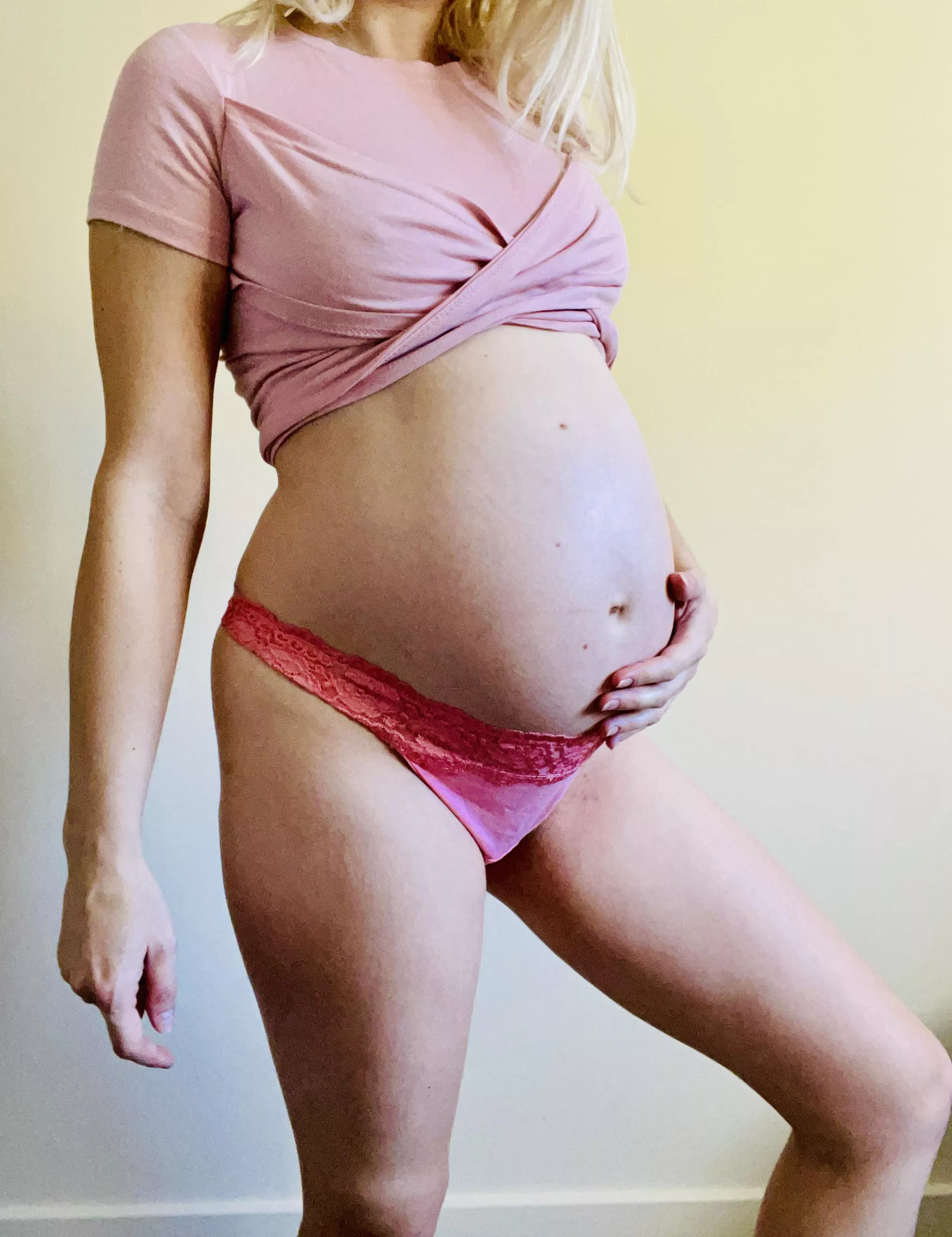 Bored at work?? I am here for you 😈😈💋💋