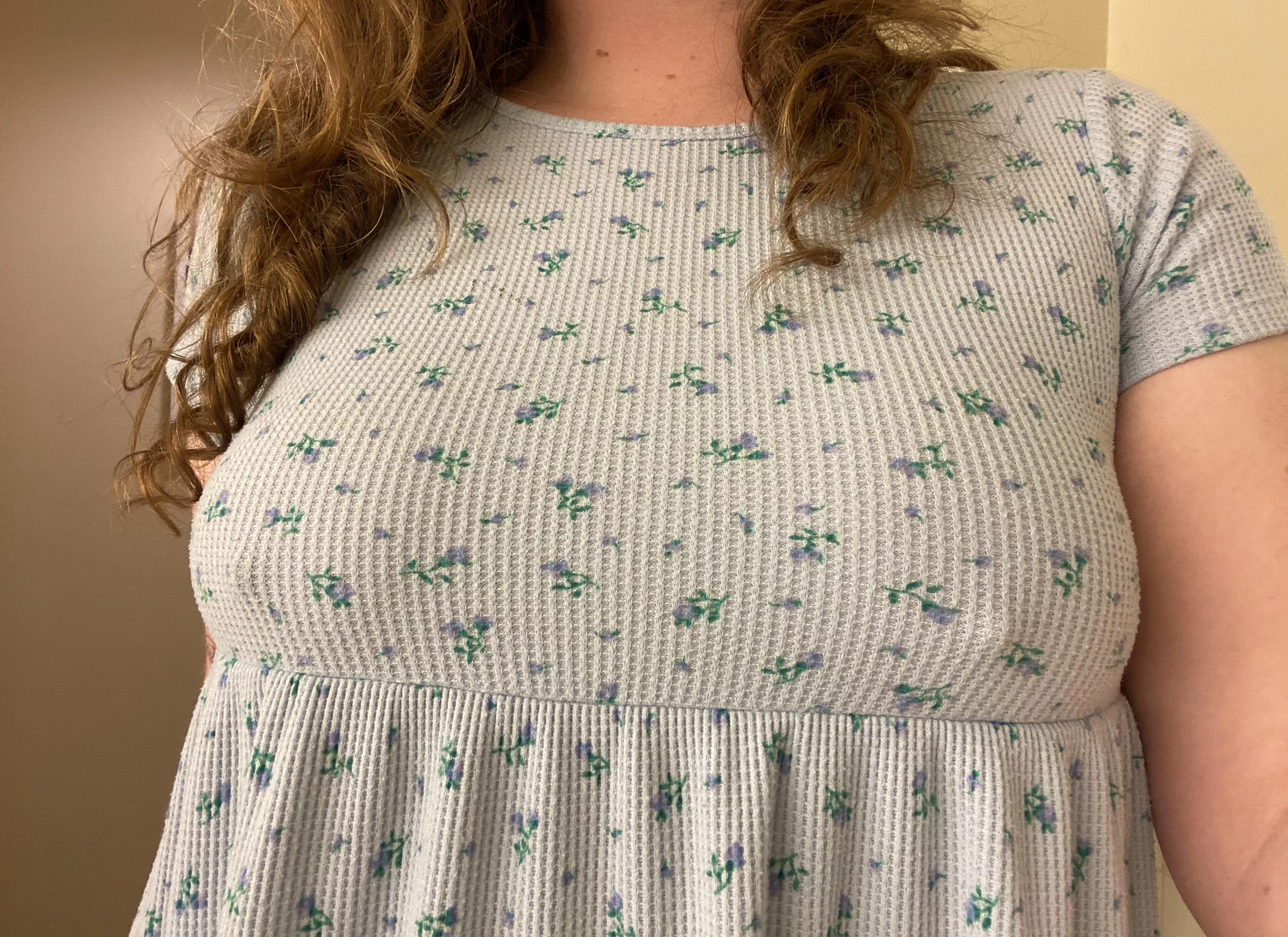 braless & on vacation 😎