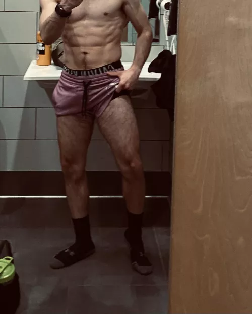 College jock for older bros or dudes near my age. Playing overwatch morning queue. Sc Zack_saenz22