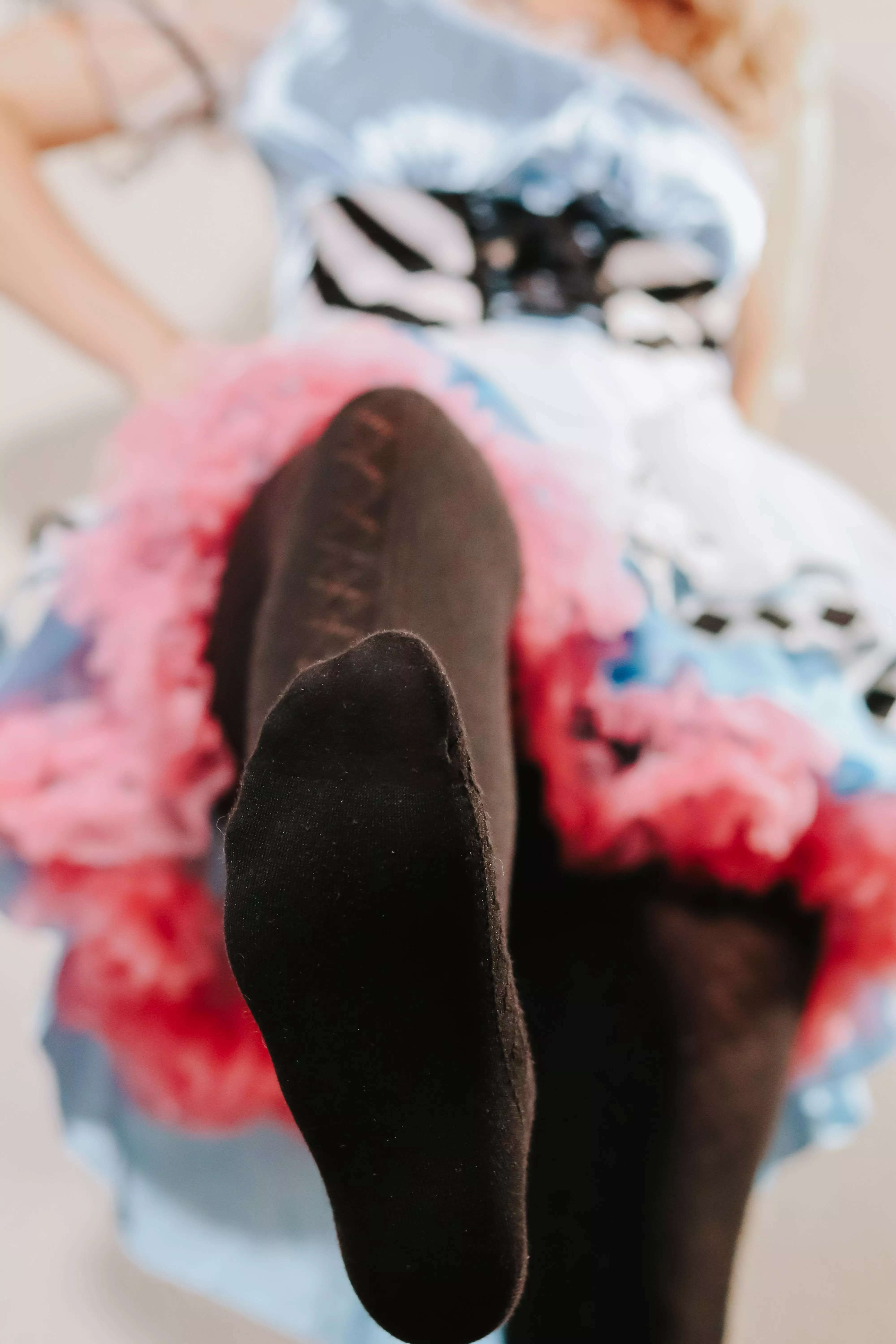 Come see me rub against a 🍆 with my cute feet! 🤤 {link In my bio}