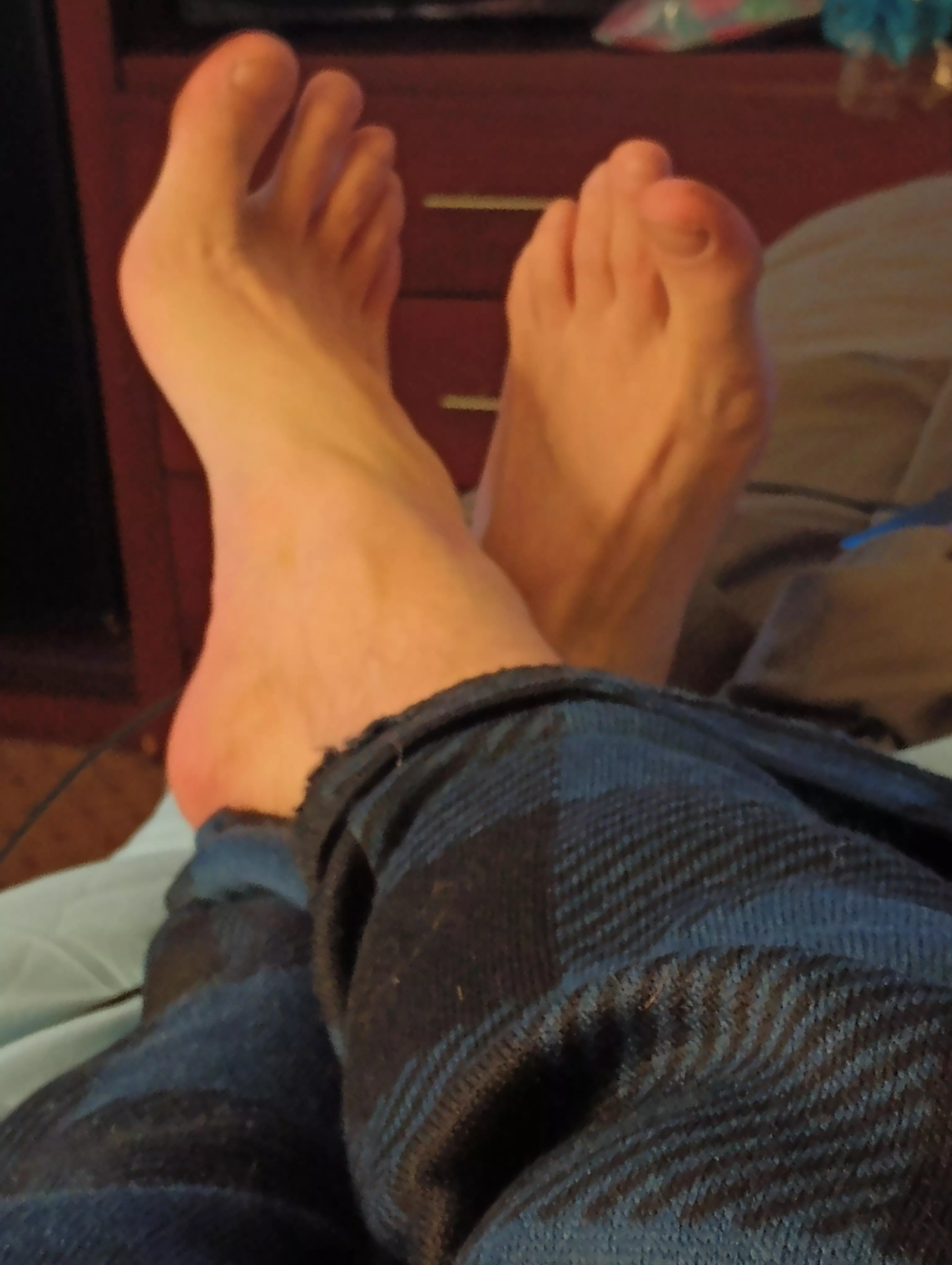 cover my toes in cum?🥺