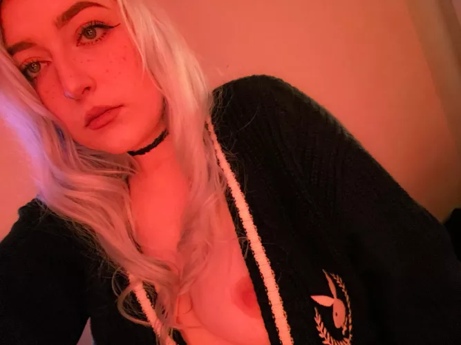 Cum sub to my OF 🐇🖤