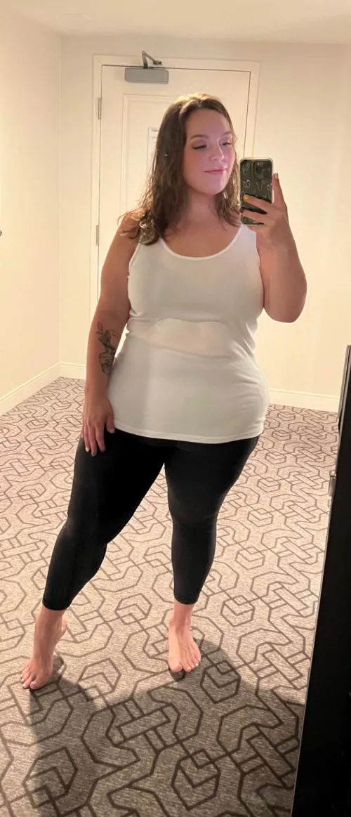 Do I still keep your attention clothed 😏 31f