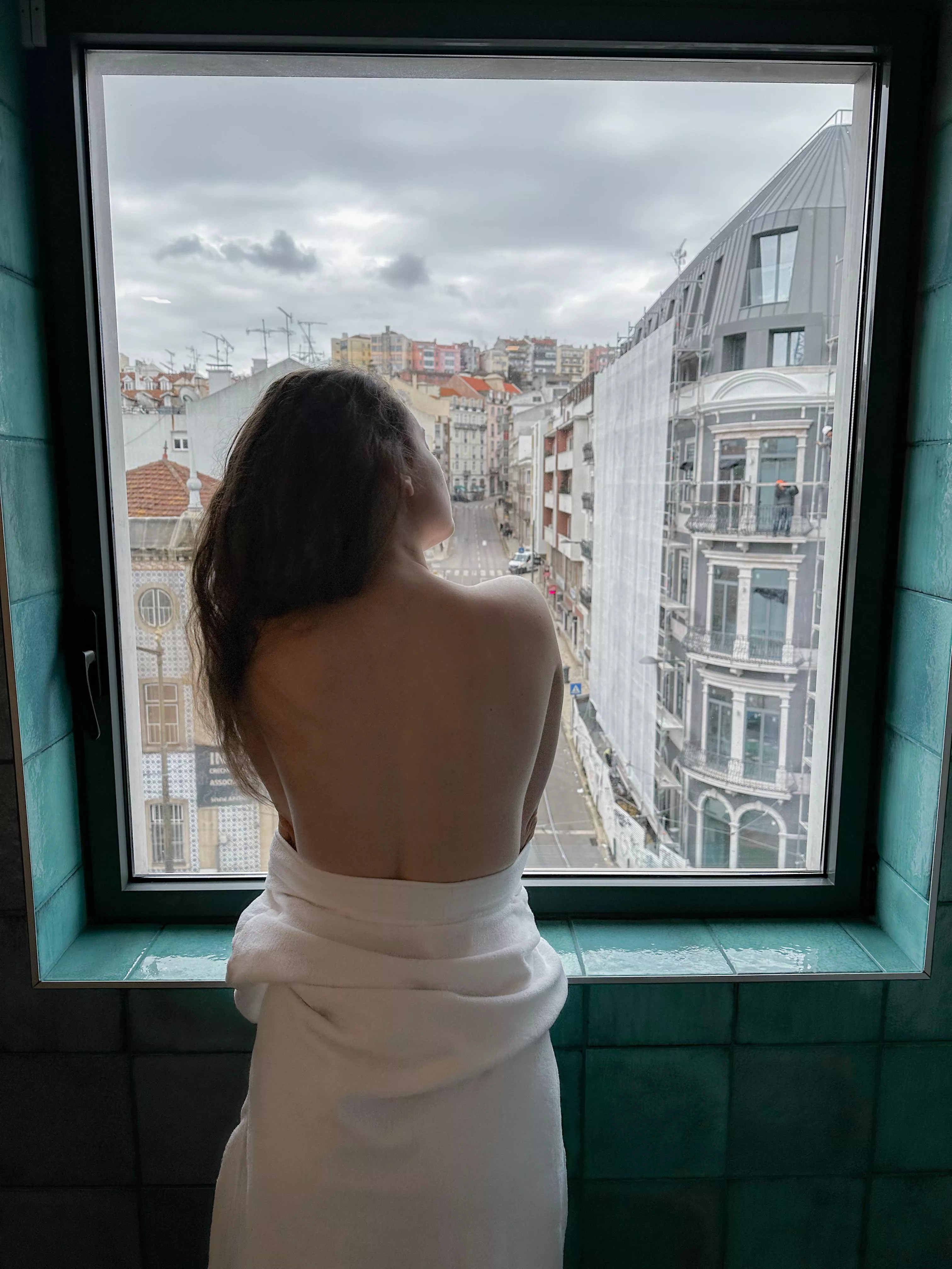 Elegant body lines 🖤