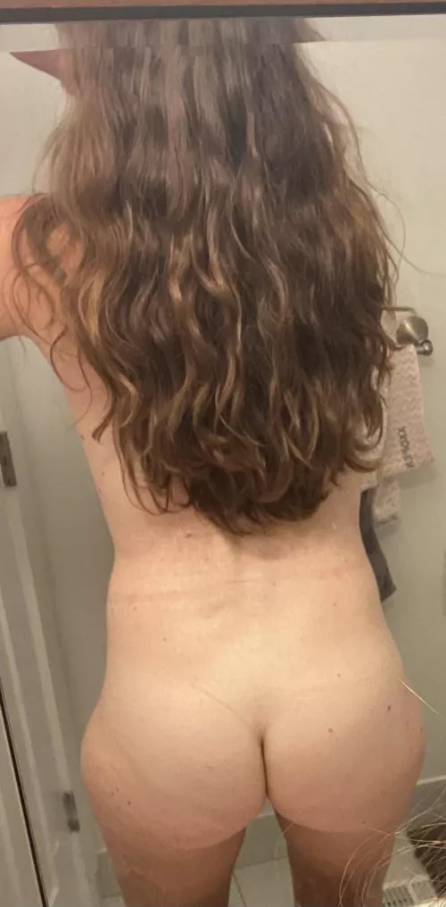 F38 150 5’6” A normal ass. Hip dips included.