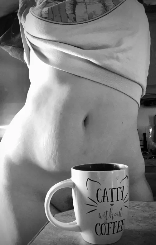 Good morning! Happy thicc Thursday to you! 🤍🖤 ☕️