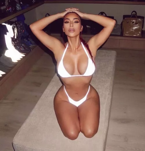 Her curves omg🍑🔥🔥😘💦😍