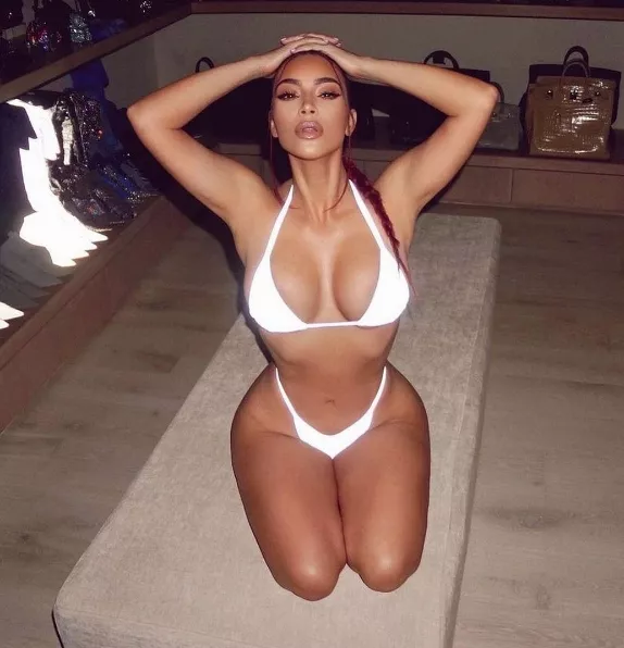 Her curves omg🍑🔥🔥😘💦😍