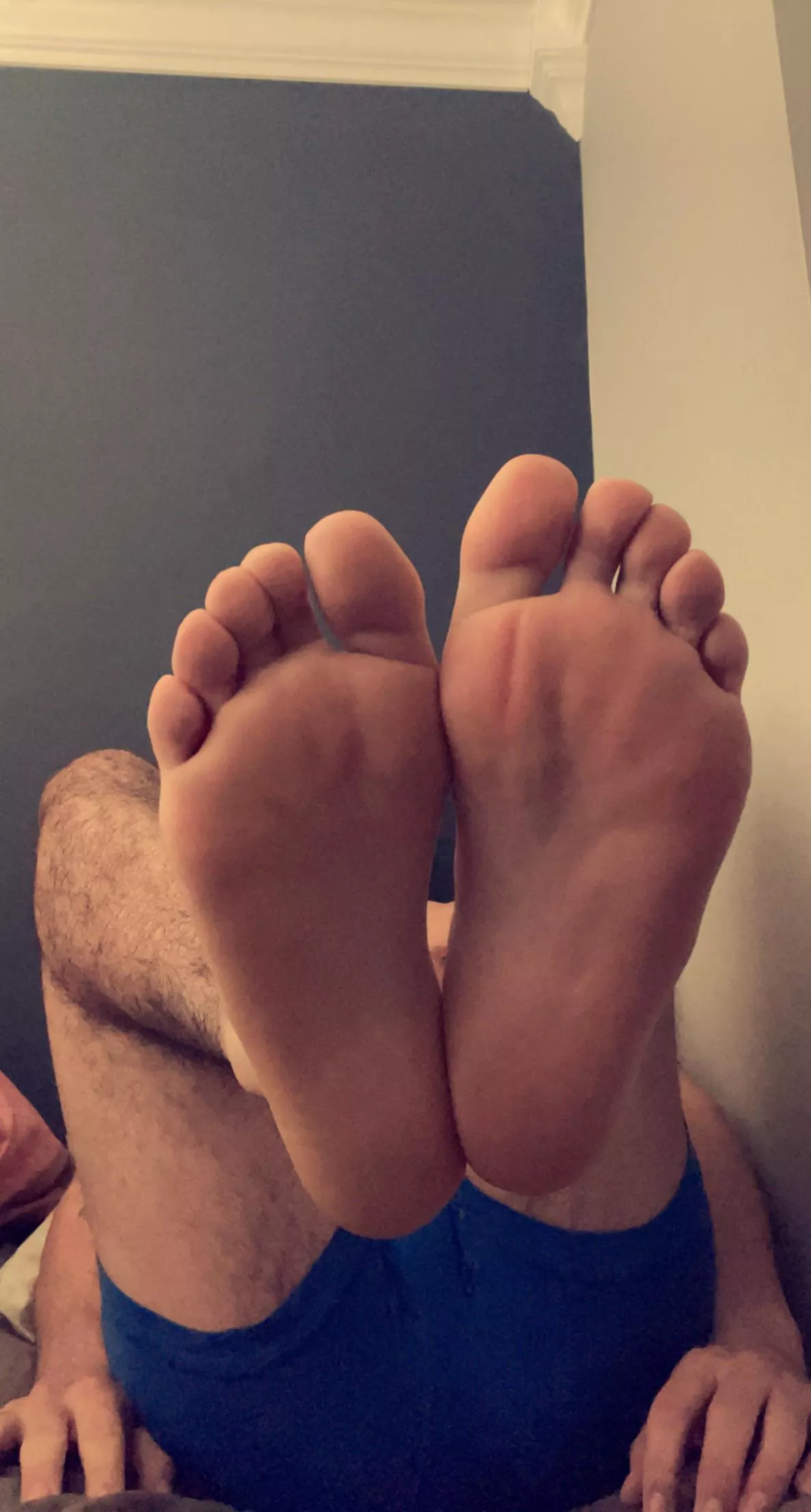 Hmu for your footfetish needs;)