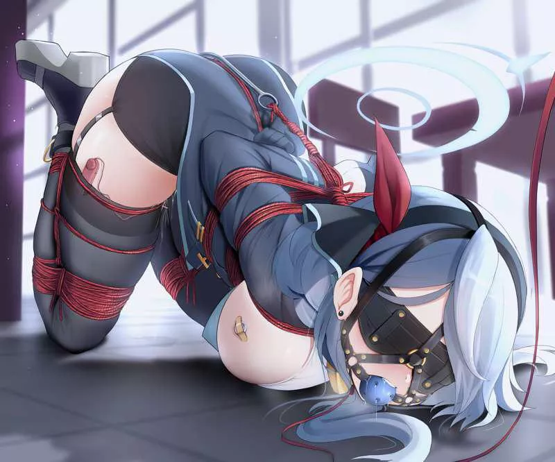 I cant get over these types of bondadges i want to be her so badly rn~