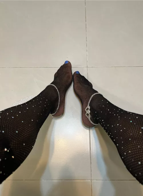 I go crazy for fishnets 😭✨