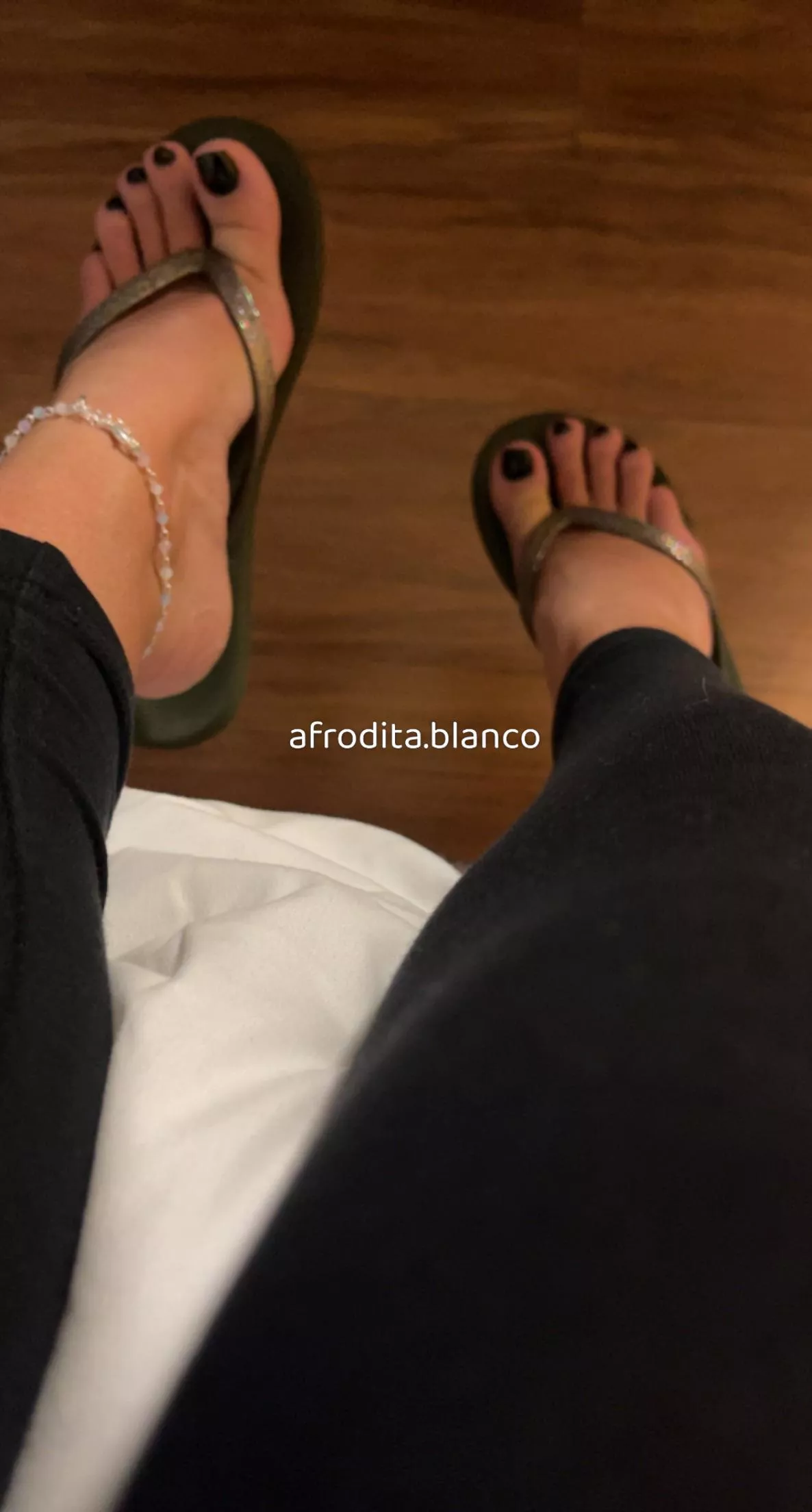 I hope you have a good night🌜I wish you were here playing with my feet🙈