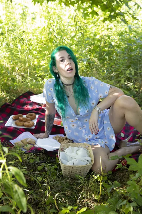 [IG] Getting slutty on a picnic