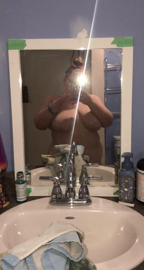 I’m slowly starting to not hate what i see in the mirror 😇