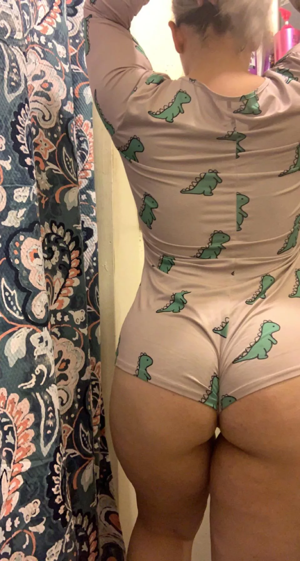 It’s a milf with a fat 🍑 in a onesie. It’s me I’m the milf.