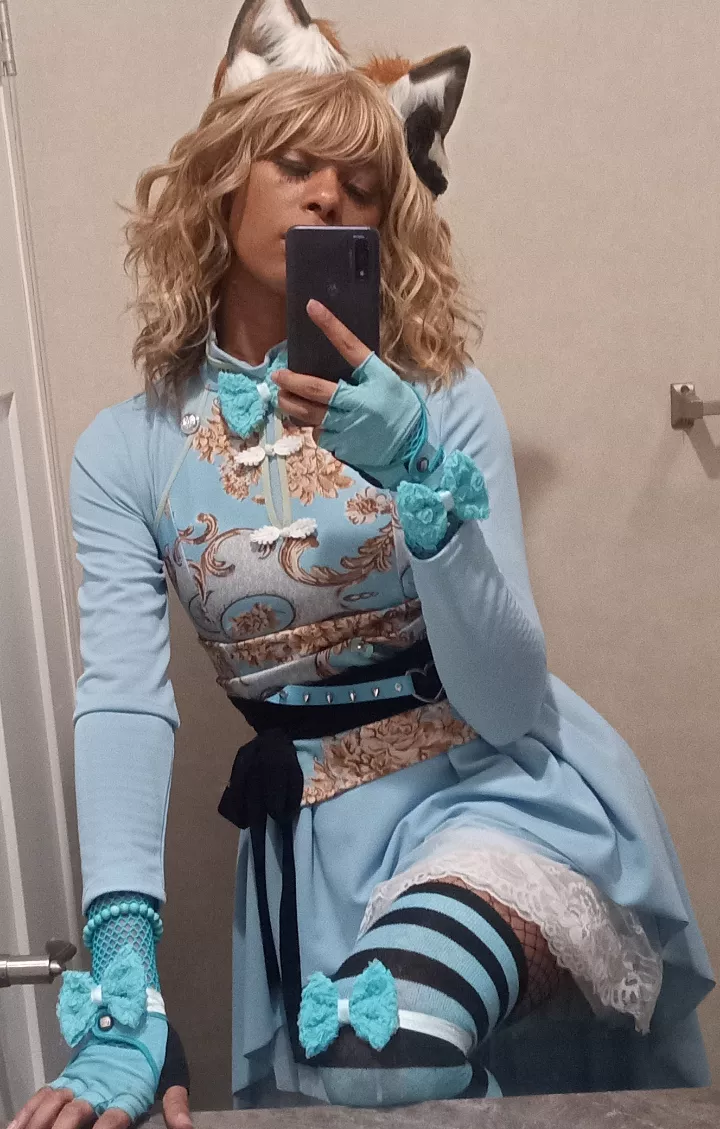 Le Maid General at your service~ 💙🌨️🏰