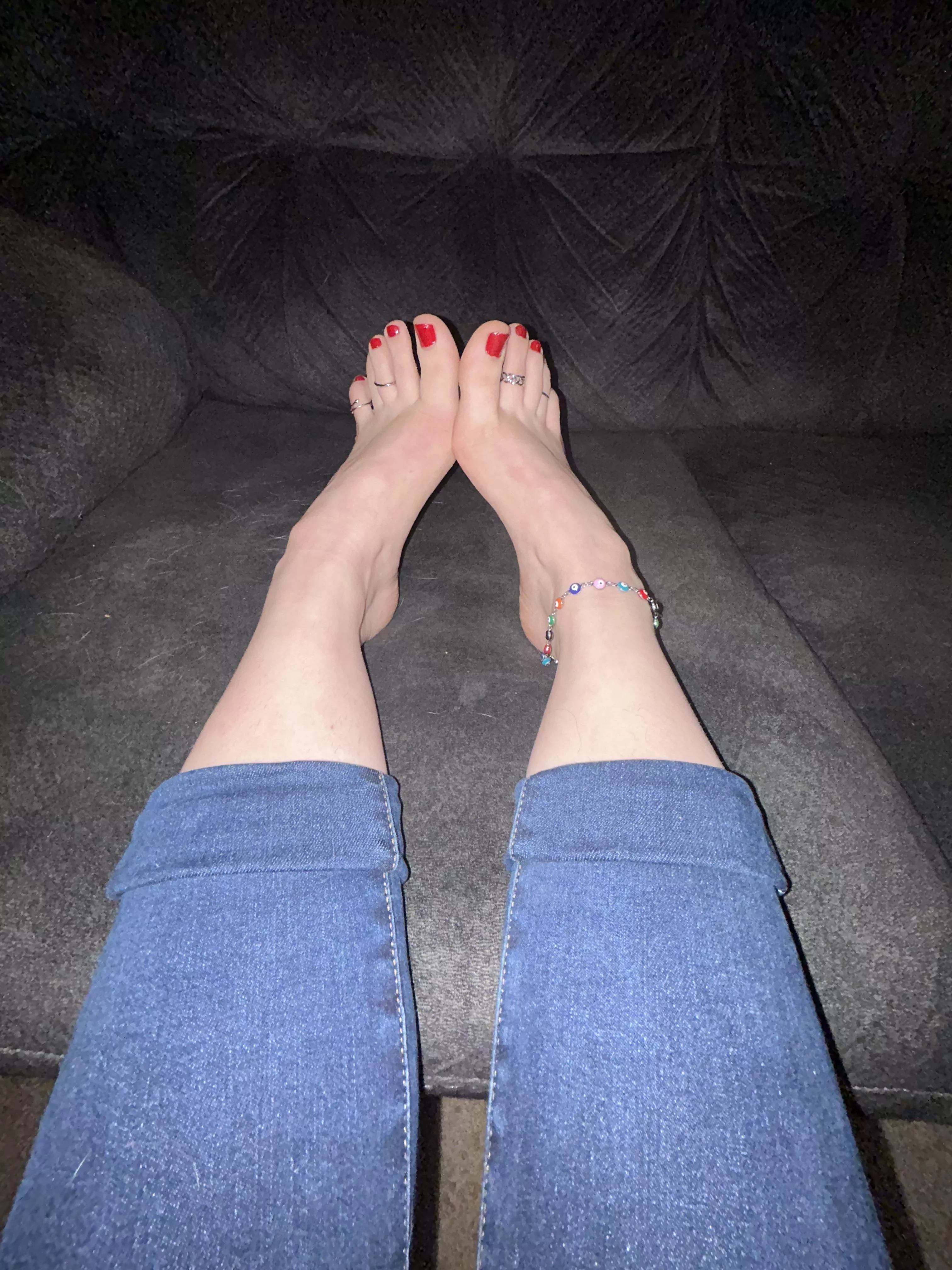 Long toes and even longer legs