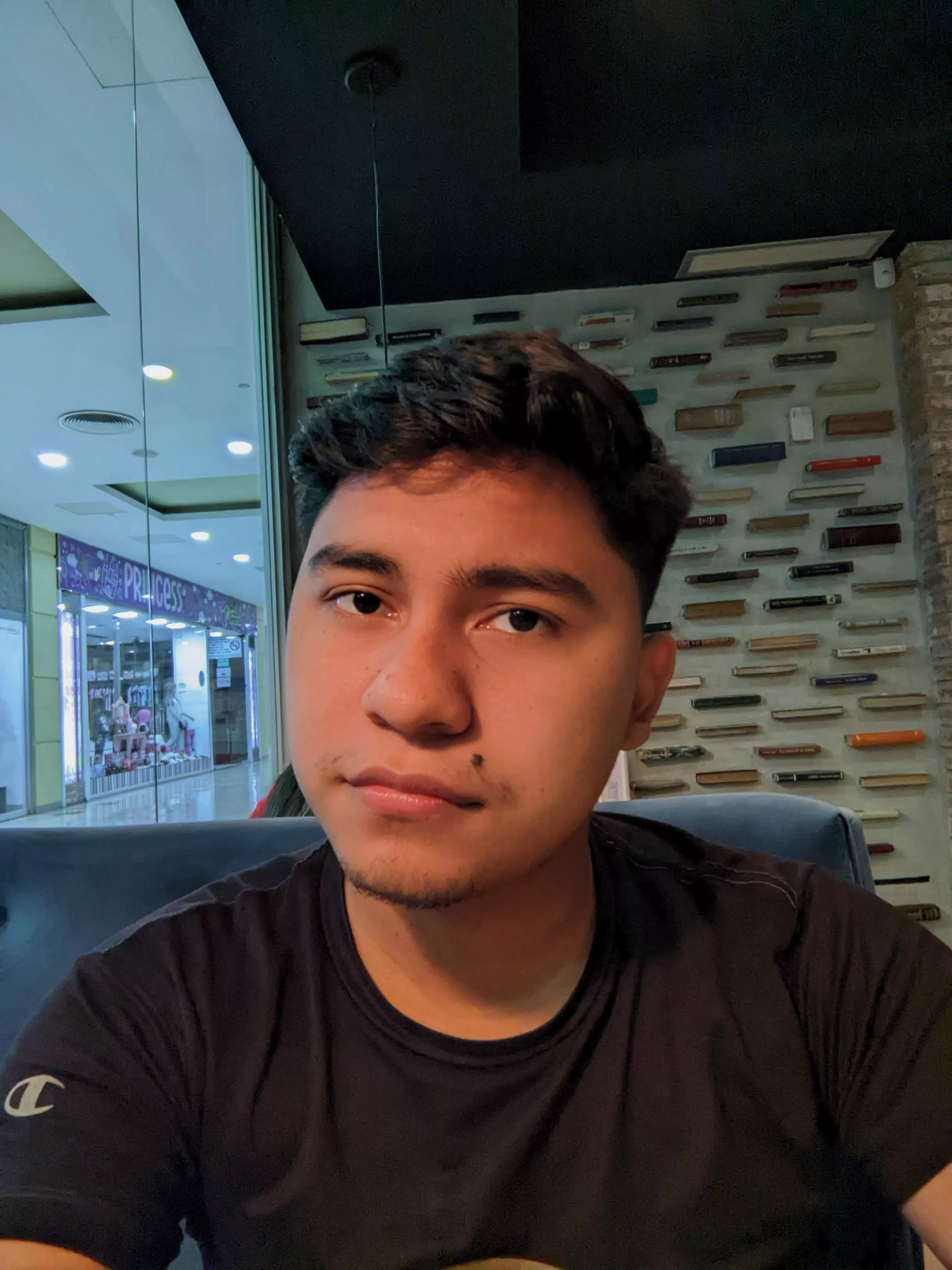 looking 4 a Minecraft partner to play and chat through Discord