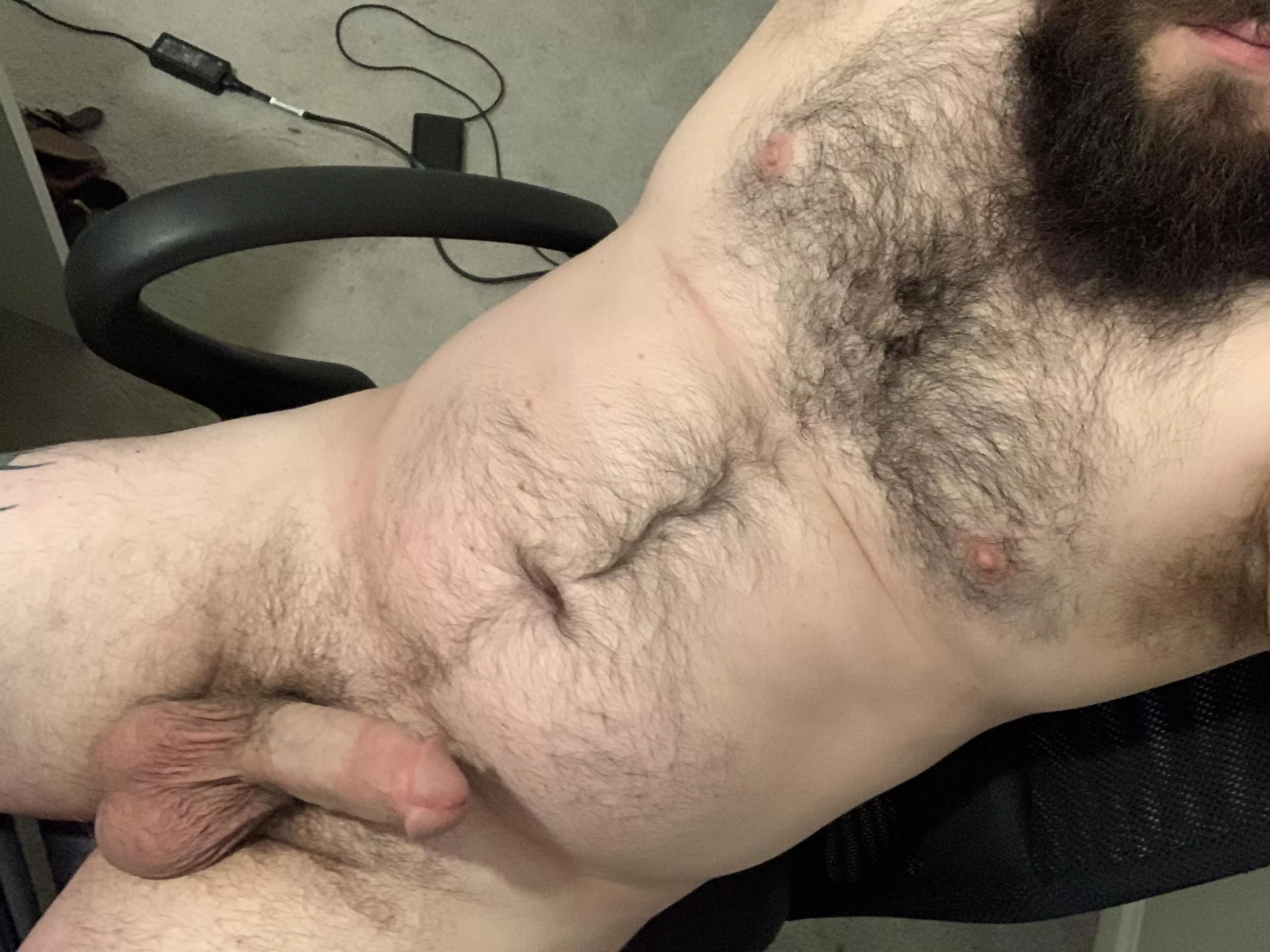 Looking for a chubby woman to come ride my cock 👀