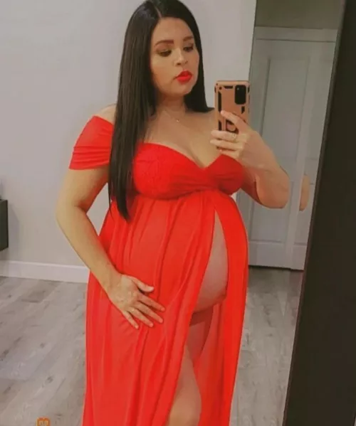 looking for a daddy who gives us love and makes me feel like a woman ❤️