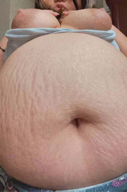 love being pregnant 🤰🏻