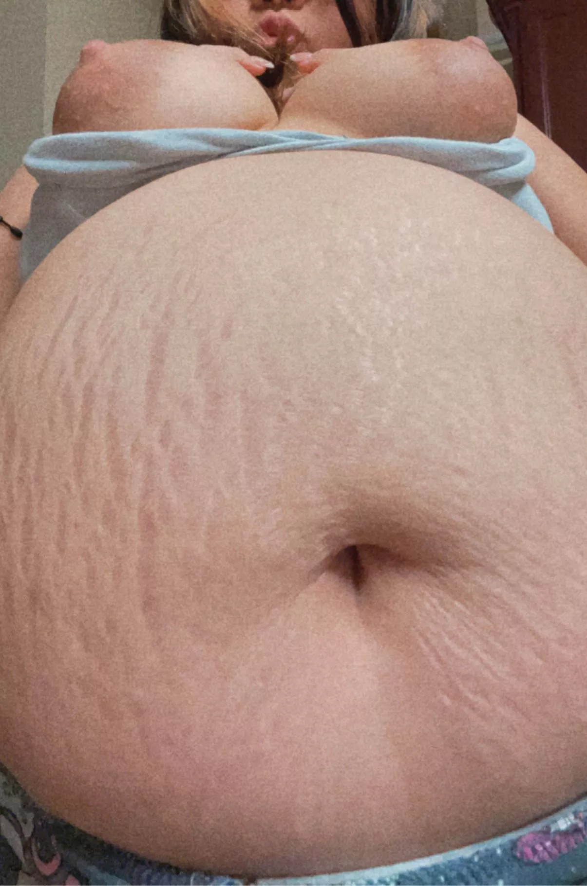 love being pregnant 🤰🏻