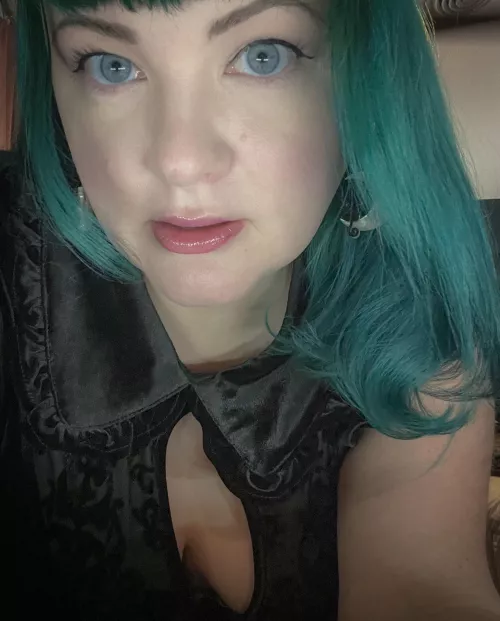 Love my black velvet 👗 💕