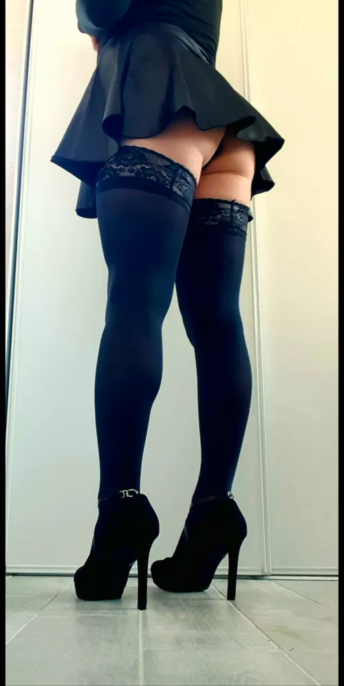 Love stockings & heels