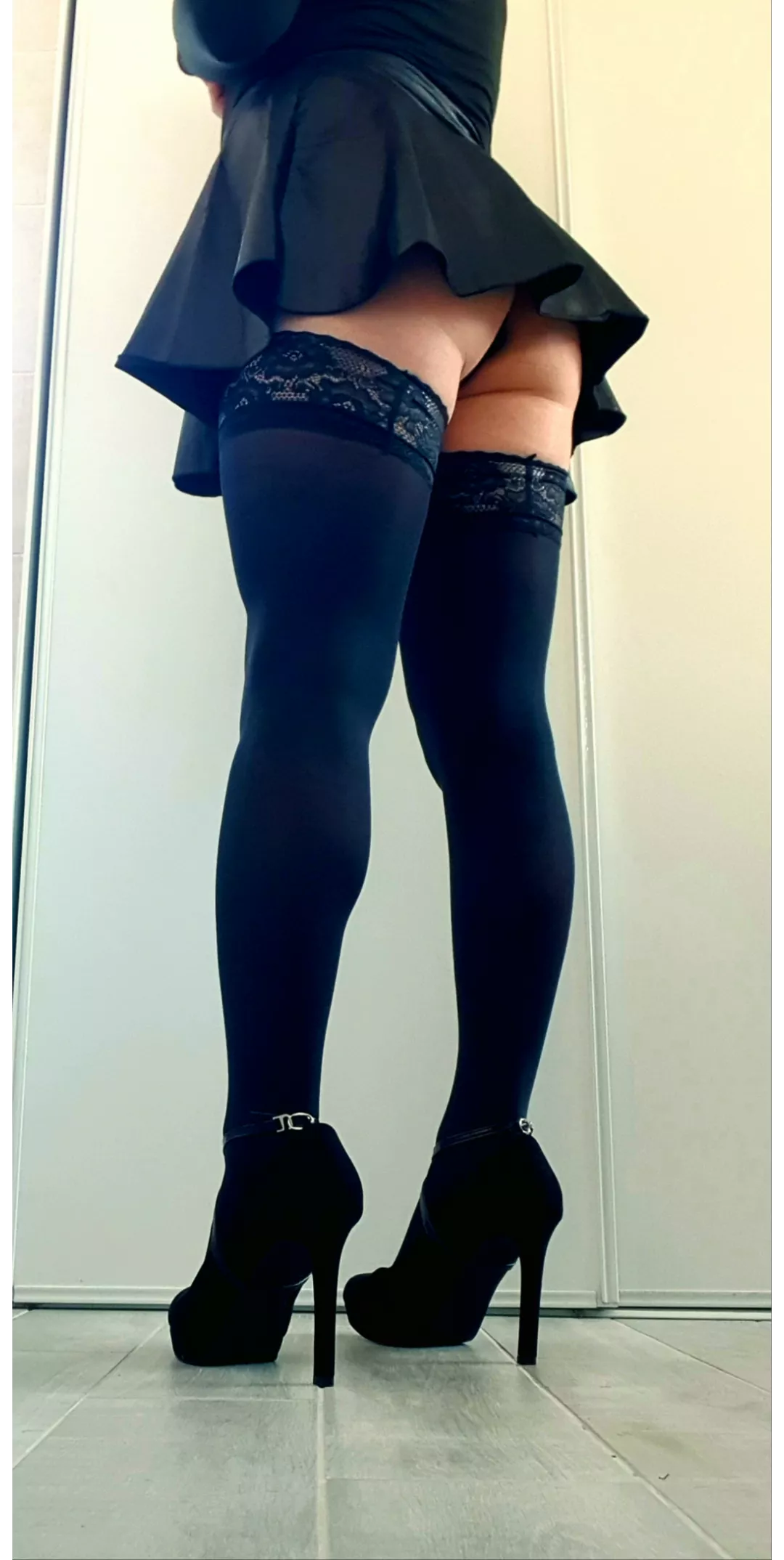 Love stockings & heels