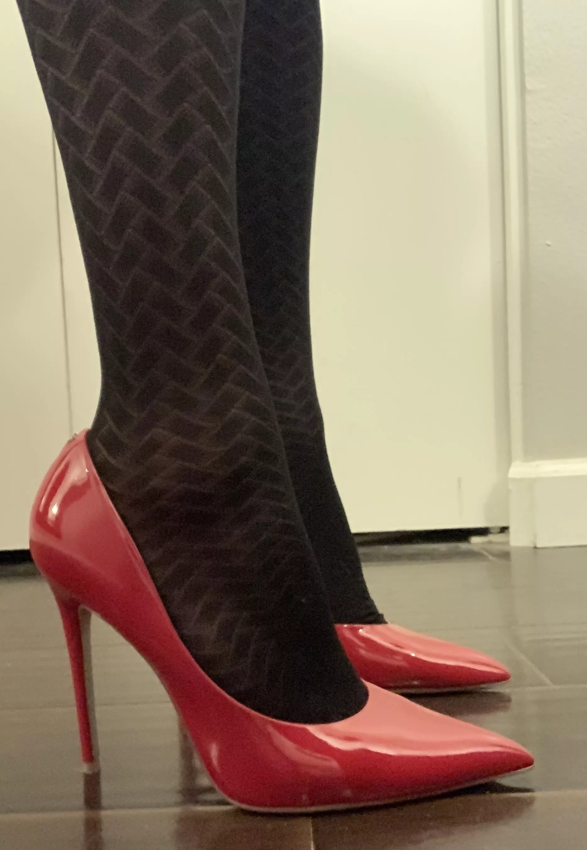 Love this heels/tights combo
