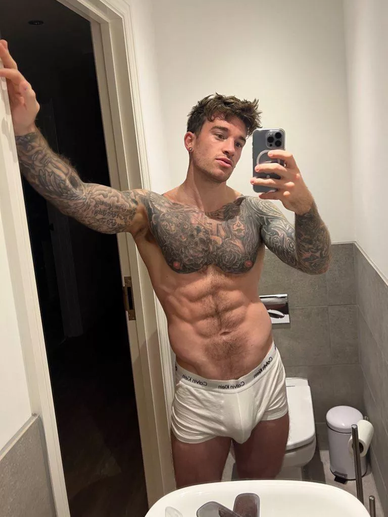 Messy hair, don’t care 🤷🏻‍♂️🤪