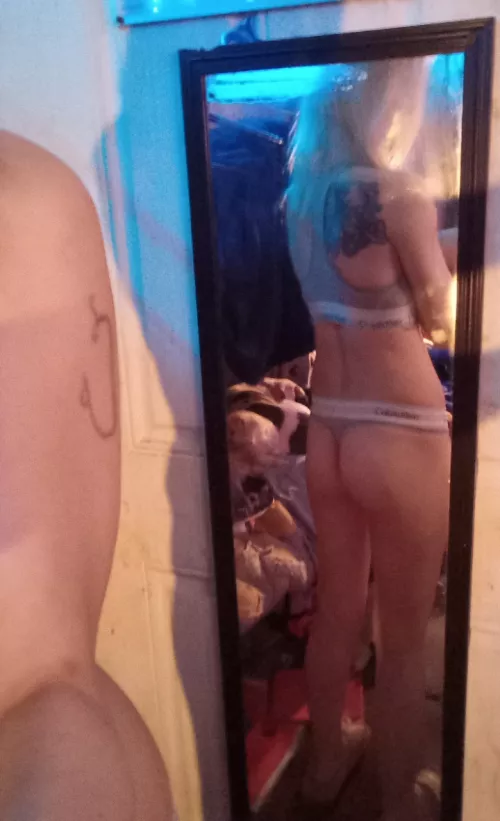 mirror selfie in reverse