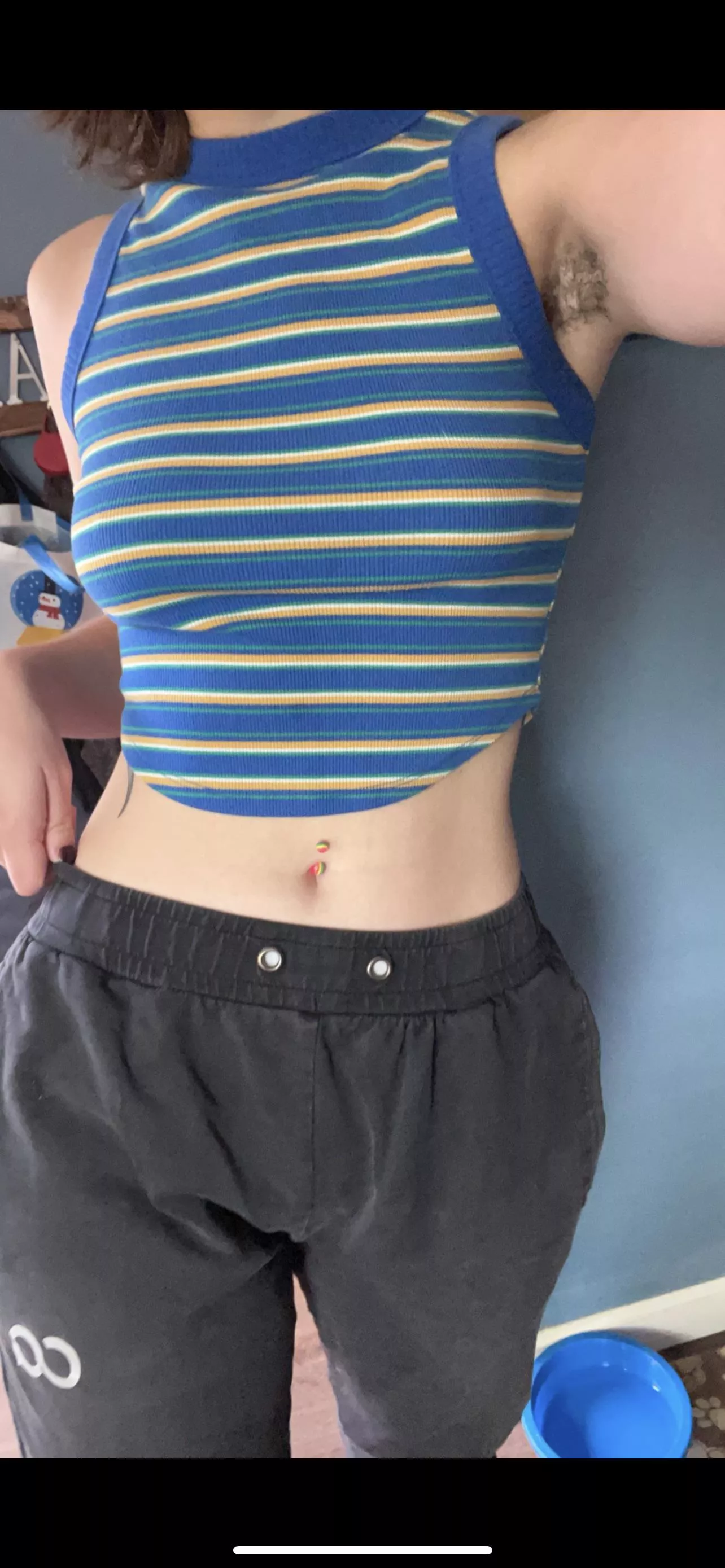 My fave tummy tease [IMG]