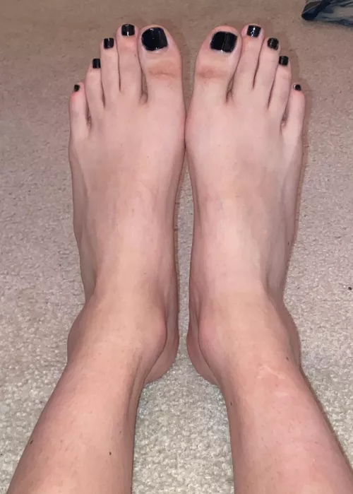 New pedi, who wants a lick 🥰