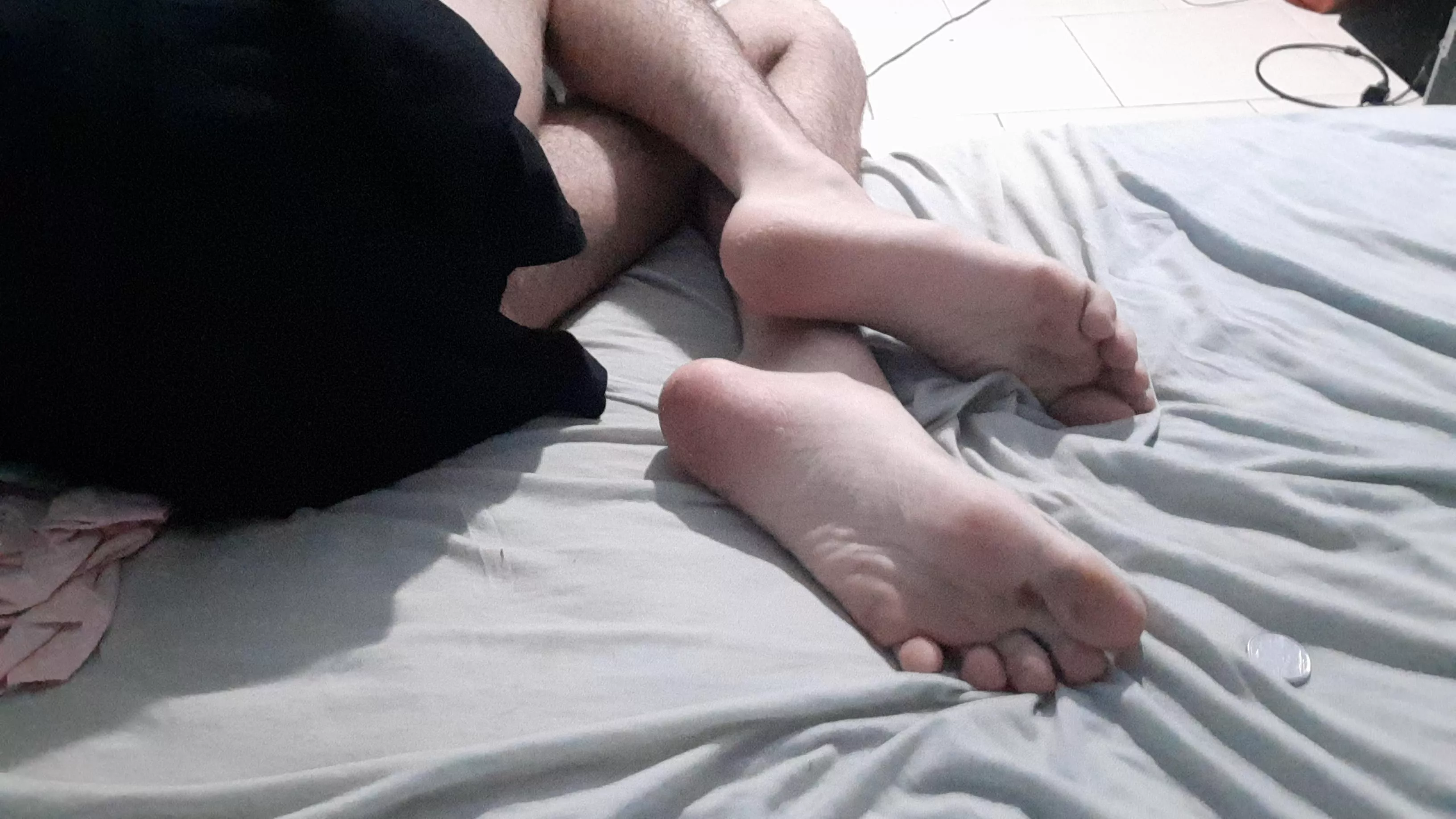 now come and lick my feet