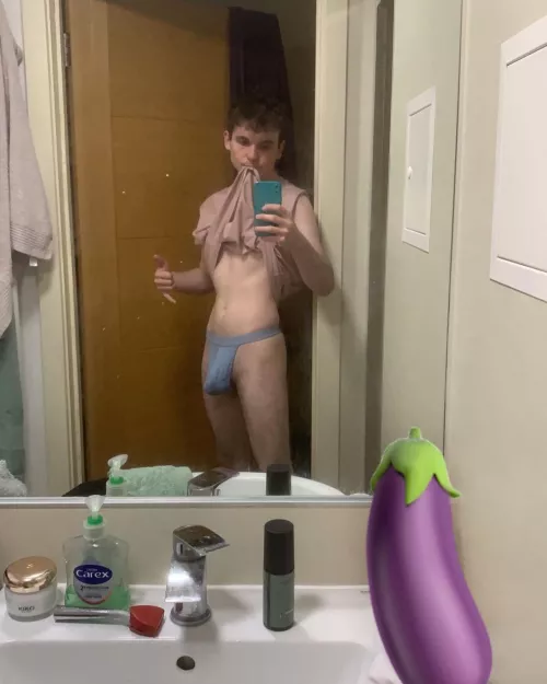 Obsessed with how my bulge looks in thongs